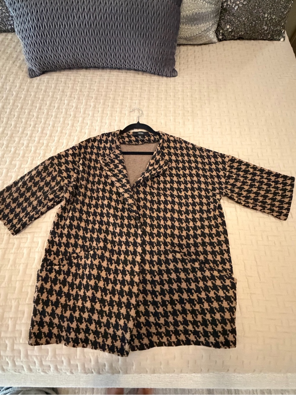 Forever 21 Black and Tan Houndstooth Open Front Jacket Size M-L